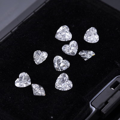 DEF Colore VVS Chiarezza Piccoli diamanti Melee 2.4-2.7x4.3-4.5mm 0,01 A 0,68ct Forma di cuore bianco