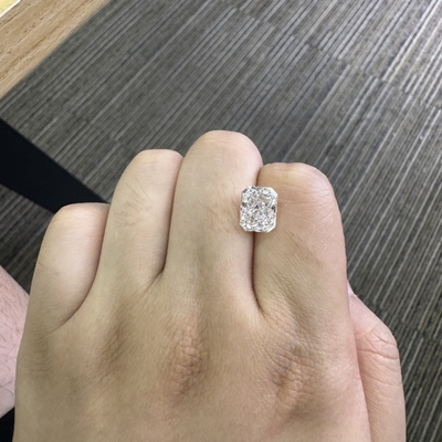 3.7 Carat Radiant Laboratory Grown Diamond CVD F VS2 2VG N IGI OEM ODM